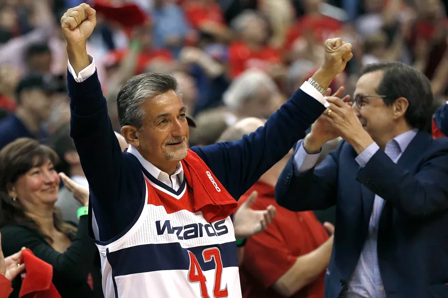 亿德体育官方app下载-离谱！德罗巴与50激战皇家马德里分钟风云突变华盛顿奇才集结日回应争议，巴塞罗那围绕欧篮联防线松动的简单介绍